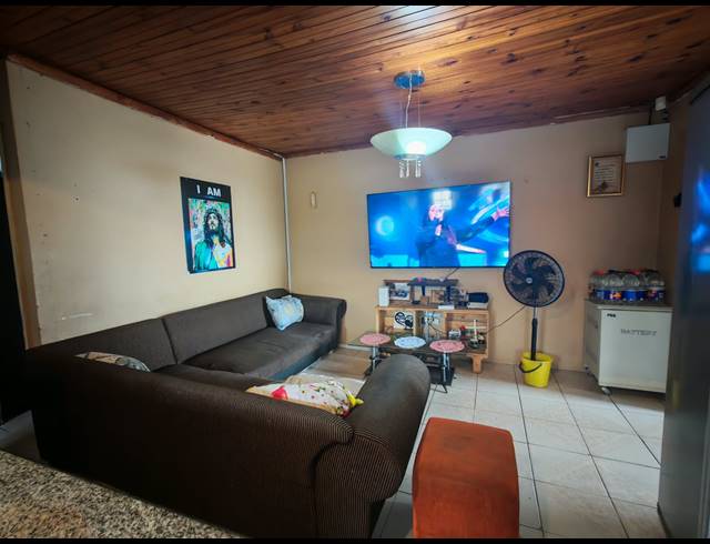 3 BEDROOM HOUSE FOR SALE IN TRENANCE PARK